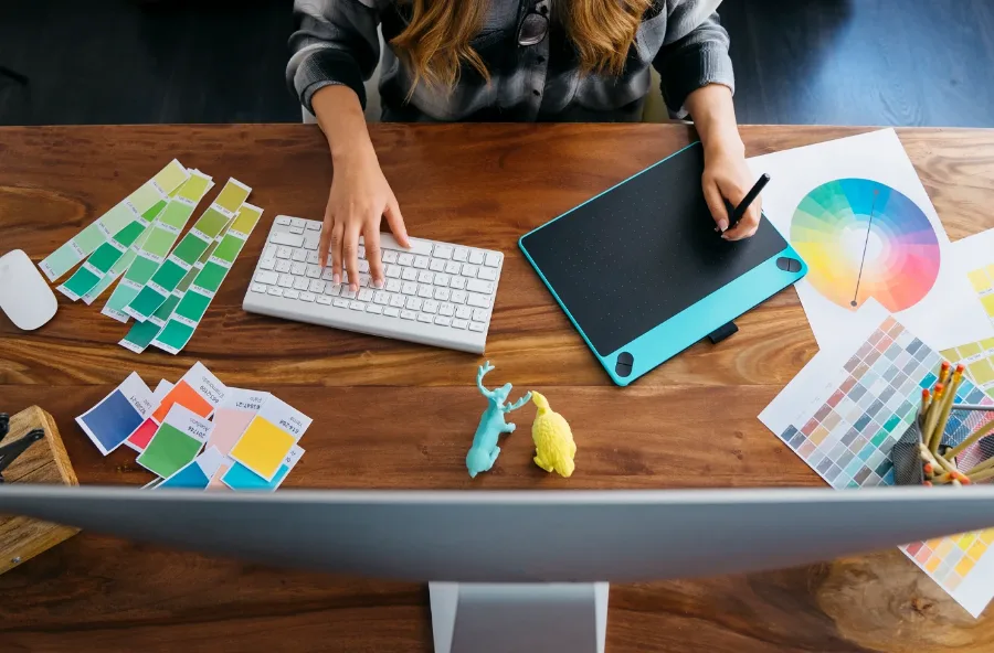 Web design with clear user guidance and a strong brand presence